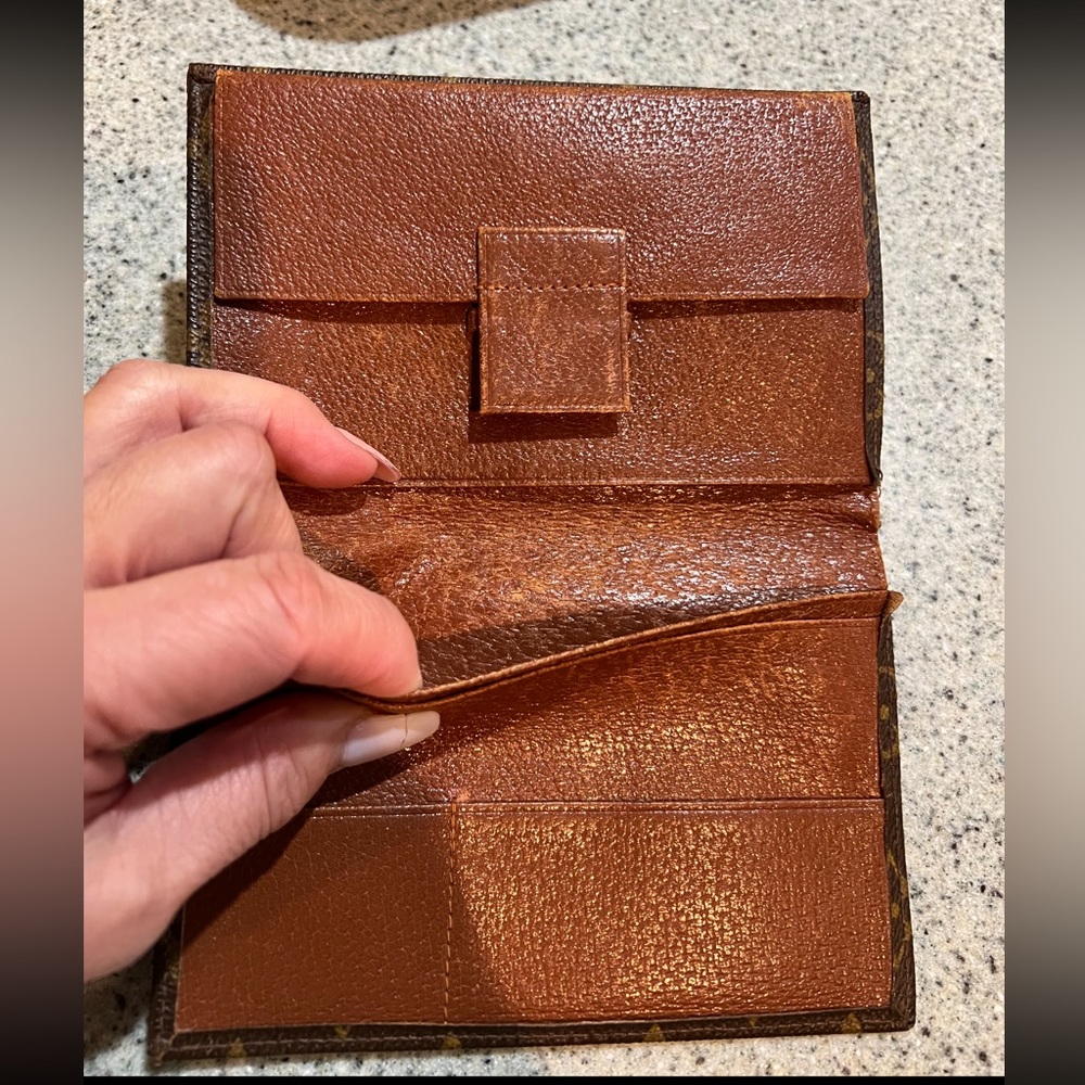 LV Wallet - Picture 3 of 4